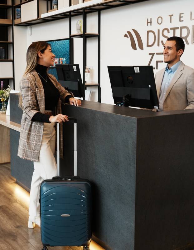 Bienvenido a Hotel Distrito ZF Bogotá Bienvenido a Hotel Distrito ZF Bogotá