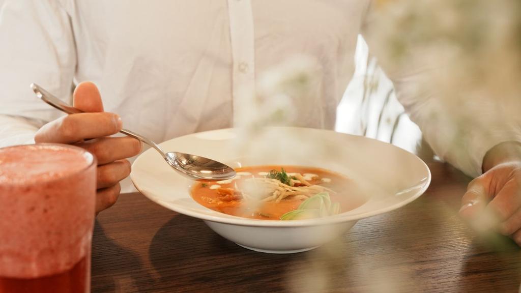 5- Restaurante moderno con propuestas gastronómicas gourmet y presentación cuidada