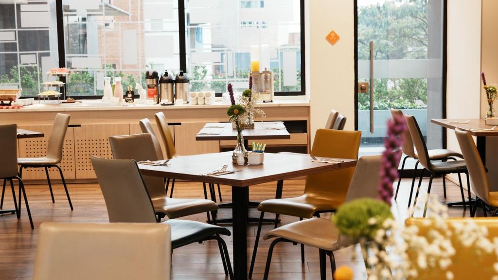 14- Restaurante moderno con propuestas gastronómicas gourmet y presentación cuidada